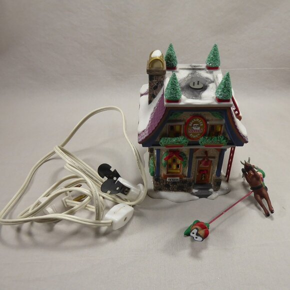 Dept 56 Santa's Reindeer Rides North Pole Series Christmas Village House 2002 - Picture 9 of 11